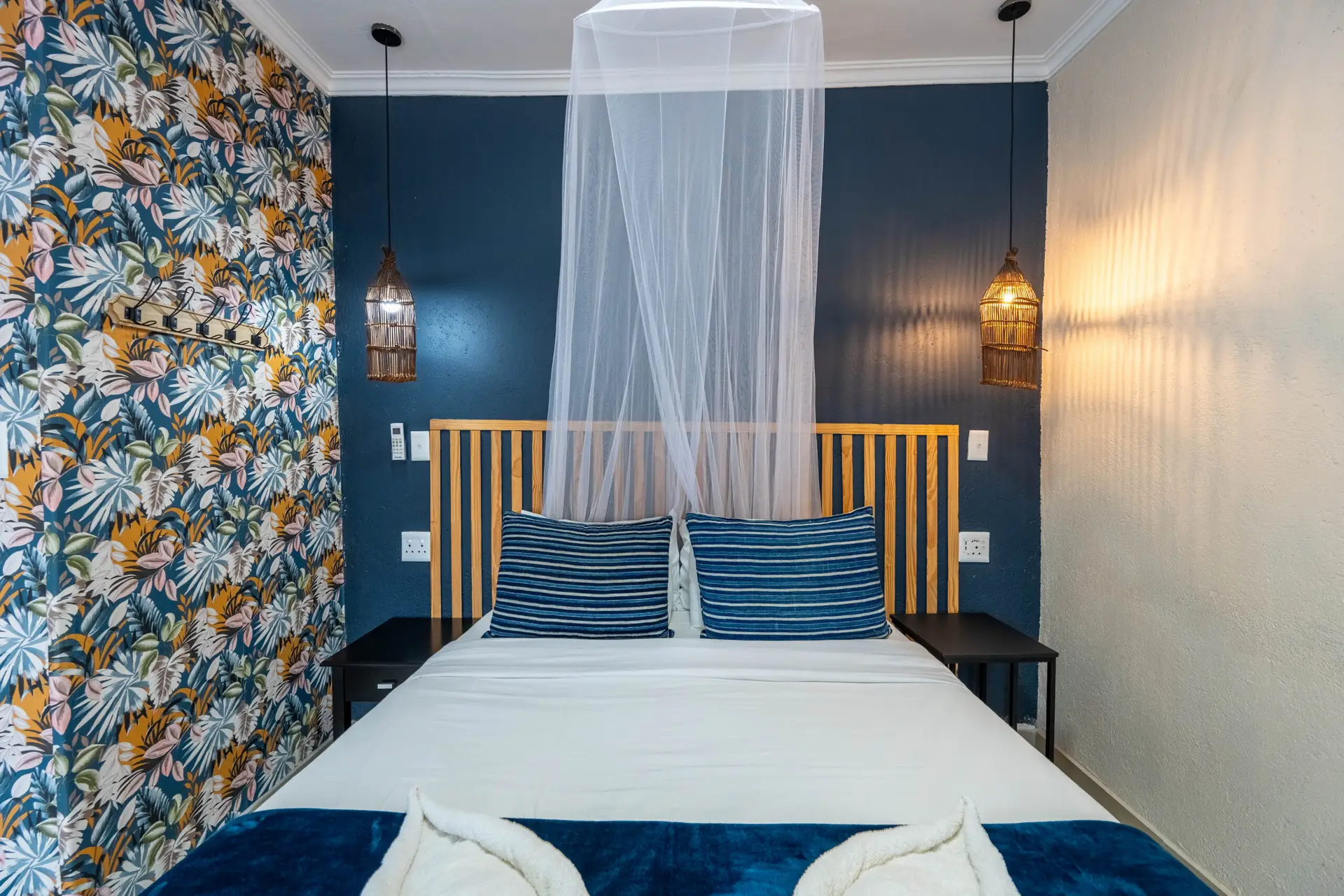 Deluxe Room with mosquito net at Kholiwe on Kruger
